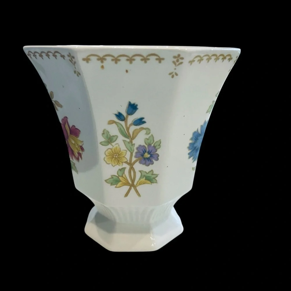 Vintage NIKKO Classic Collection Floral Bone China Footed Coffee Mug Japan 3.75